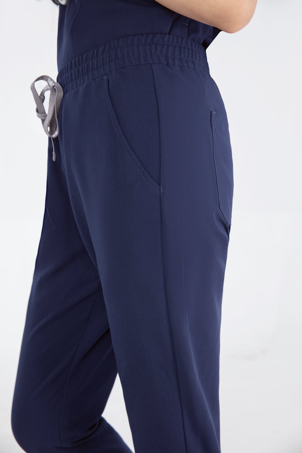 Roku 6 pocket Jogger Scrub Pants Womens