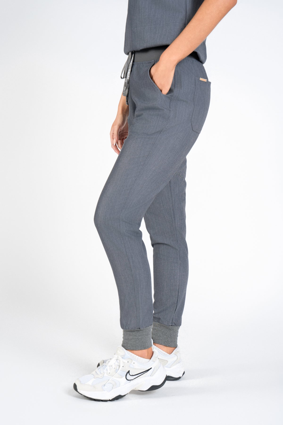 Yugen Womens Jogger Scrub pants