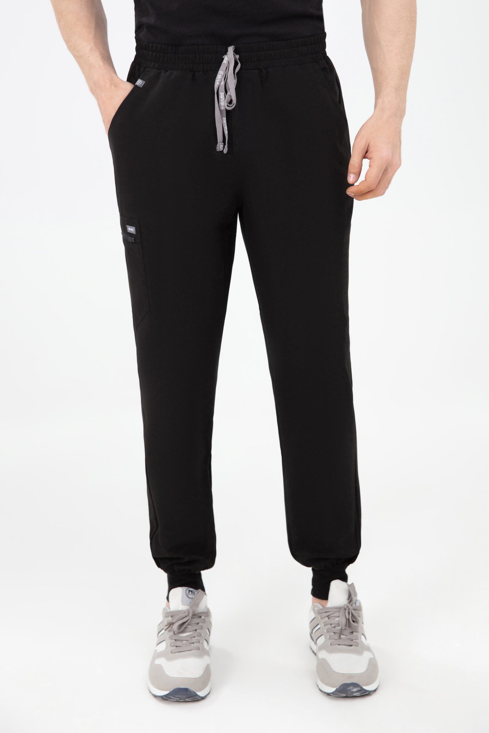 Black / M