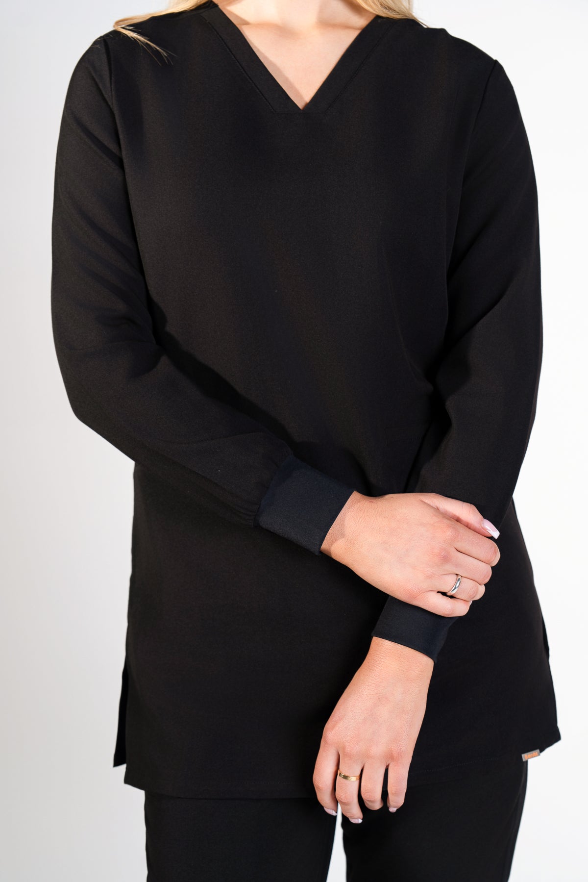 Cosa Women's Long Sleeves V Neck Top