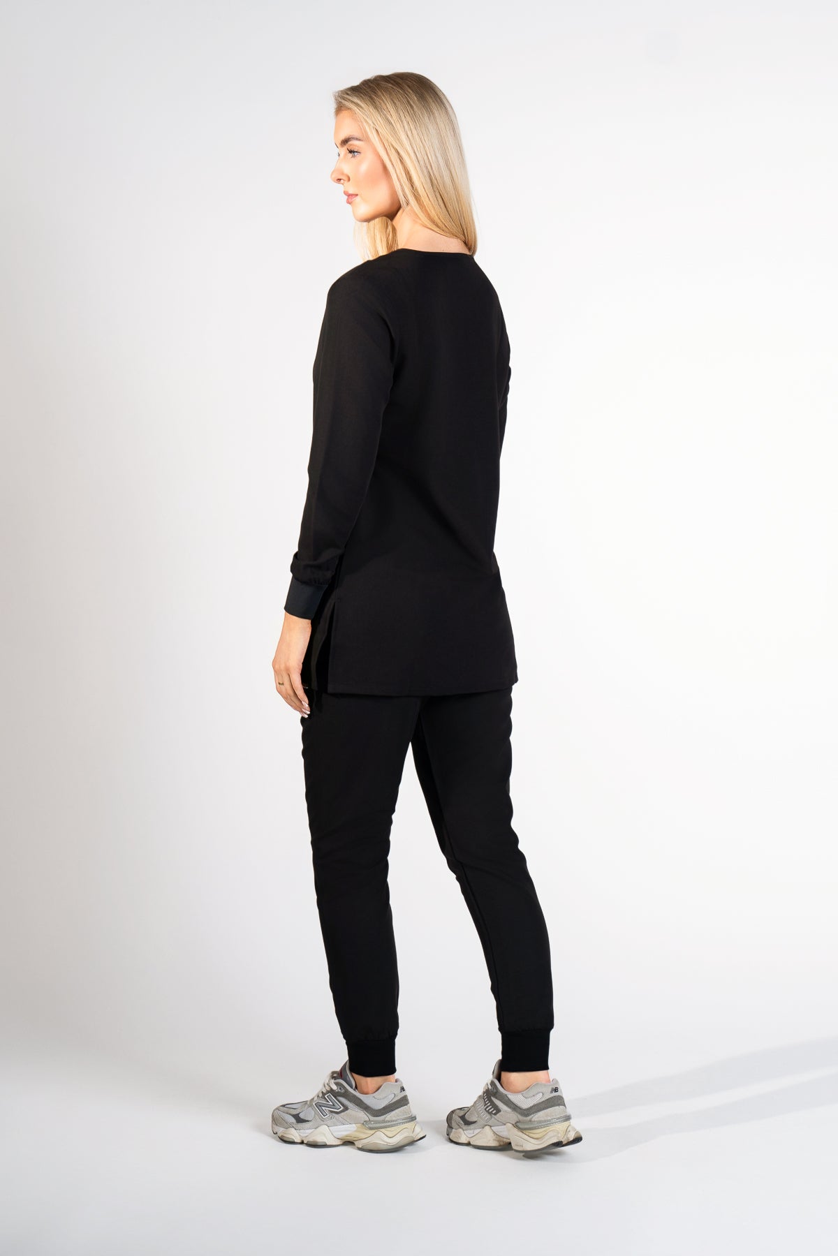 Cosa Women's Long Sleeves V Neck Top