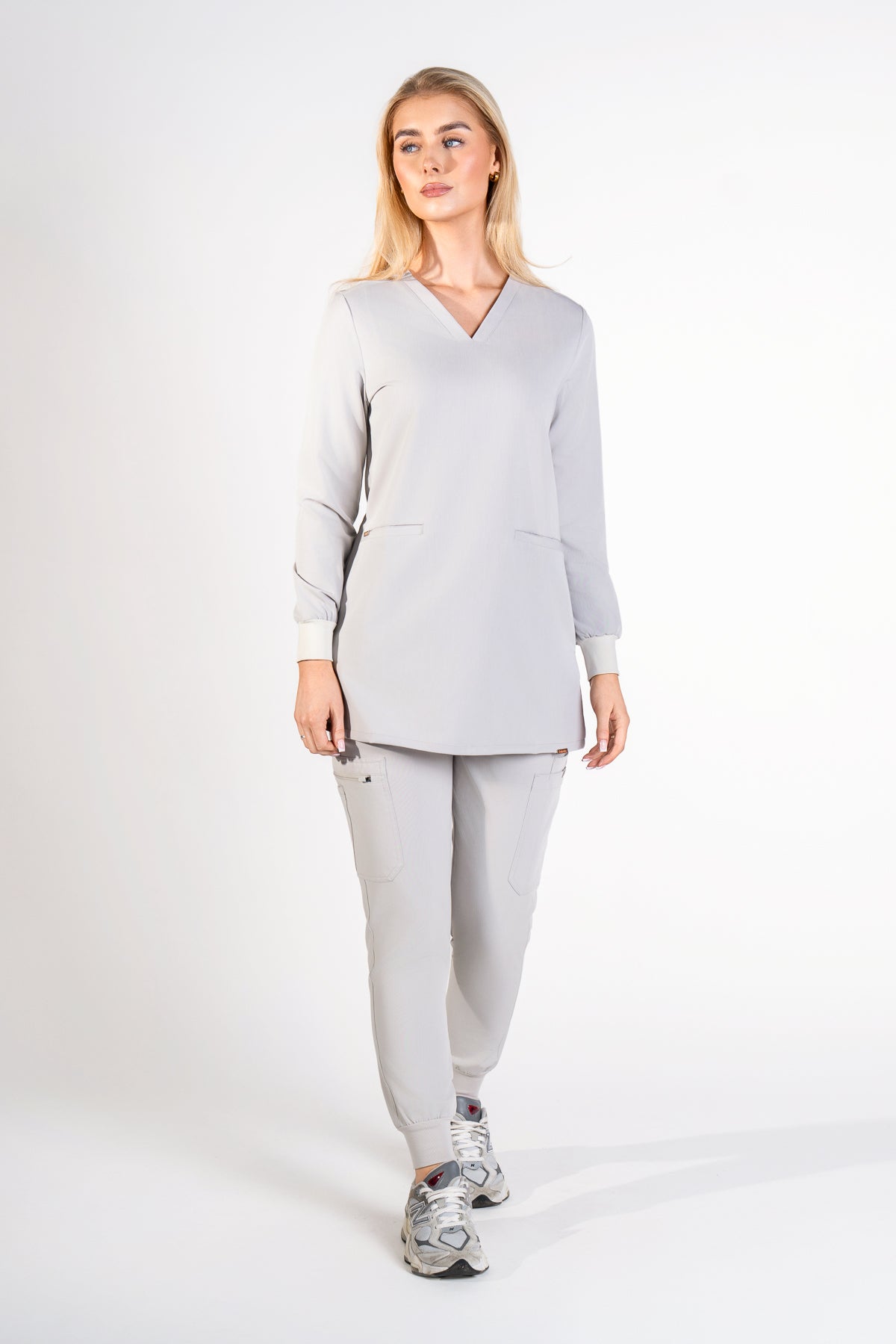Cosa Women's Long Sleeves V Neck Top