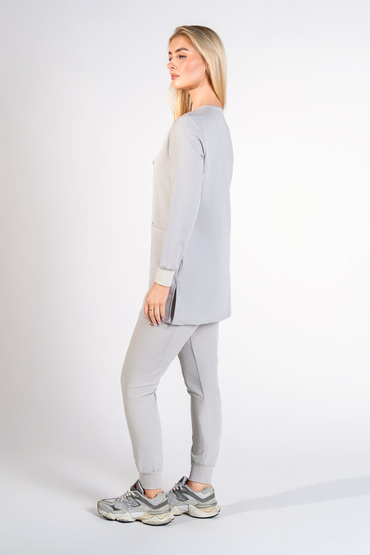 Cosa Women's Long Sleeves V Neck Top