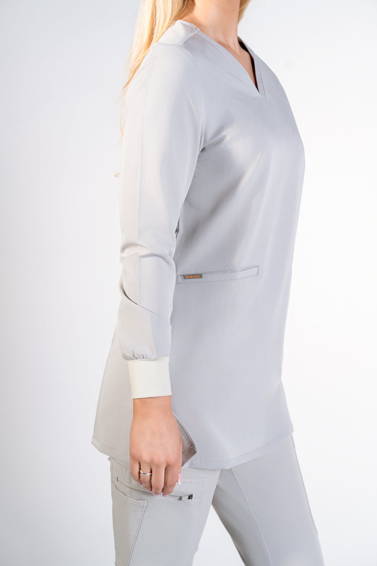 Cosa Women's Long Sleeves V Neck Top