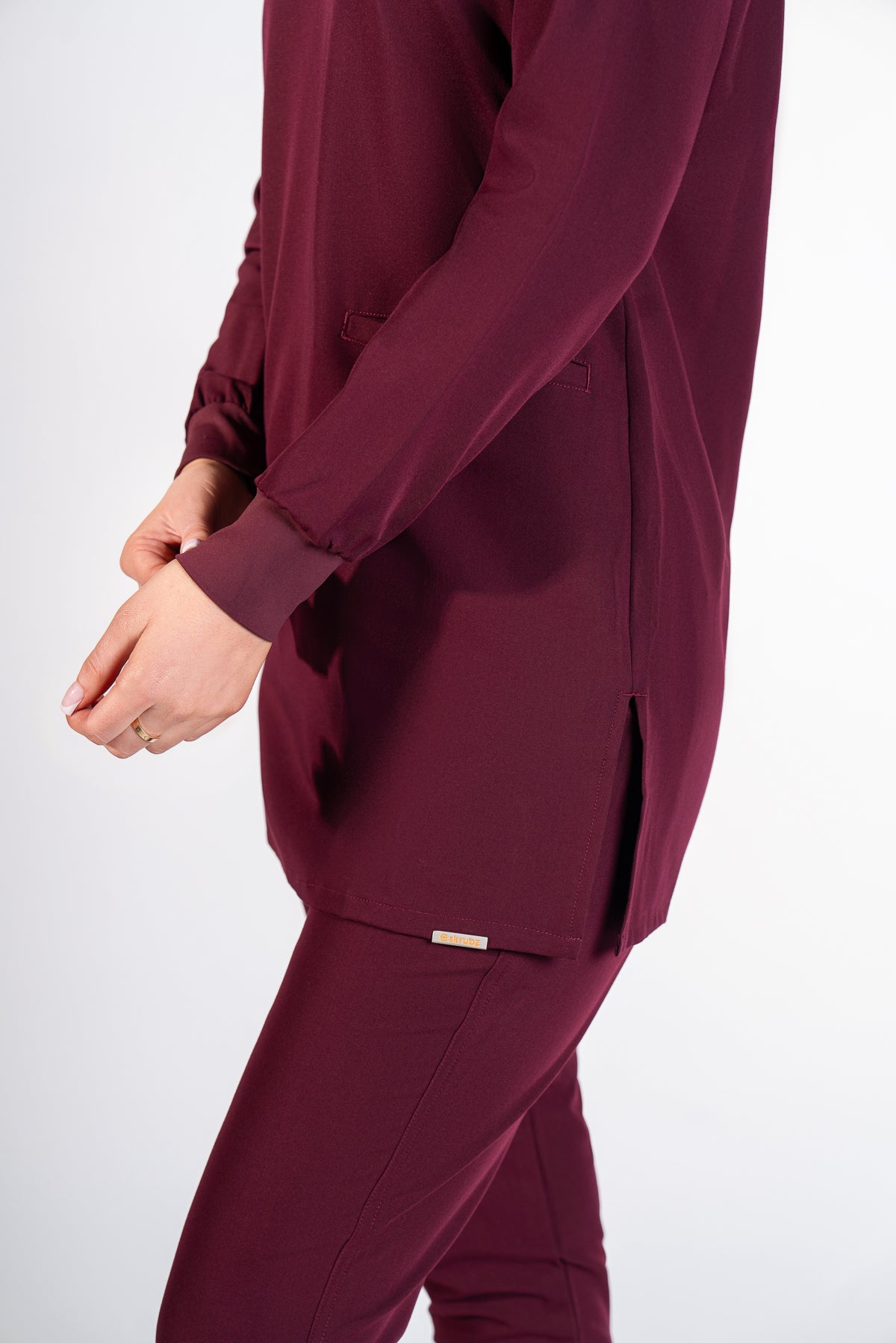 Cosa Women's Long Sleeves V Neck Top